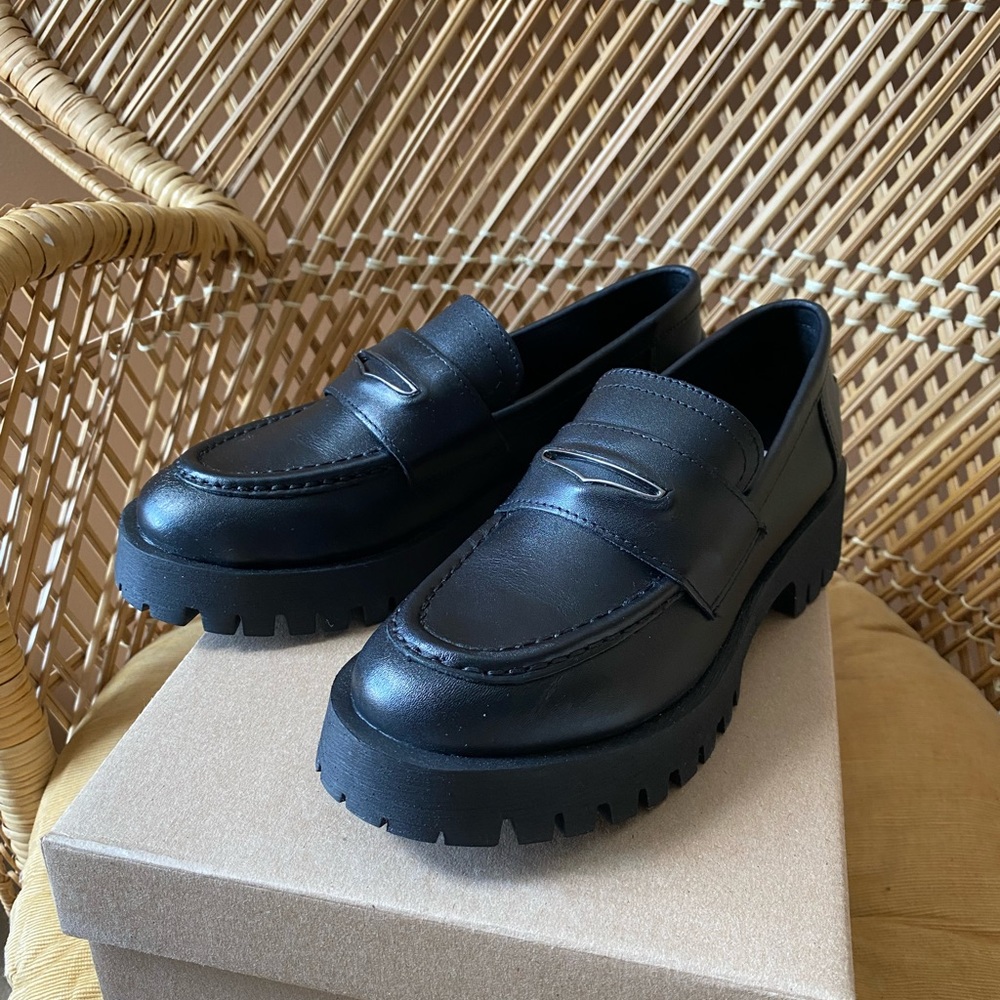 BRAND NEW in box! Steve Madden Leather Lawrence Loafers Size 8